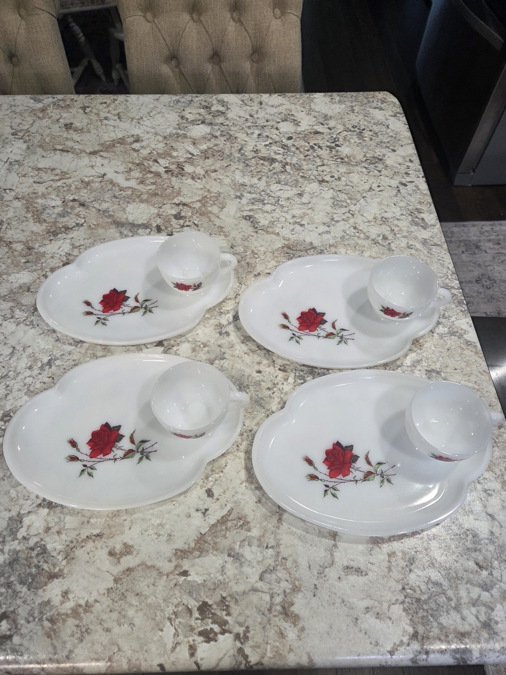 Vintage Federal Glass Rosecrest 8 PC Luncheon Snack Tea Set Red Rose Cup Plates